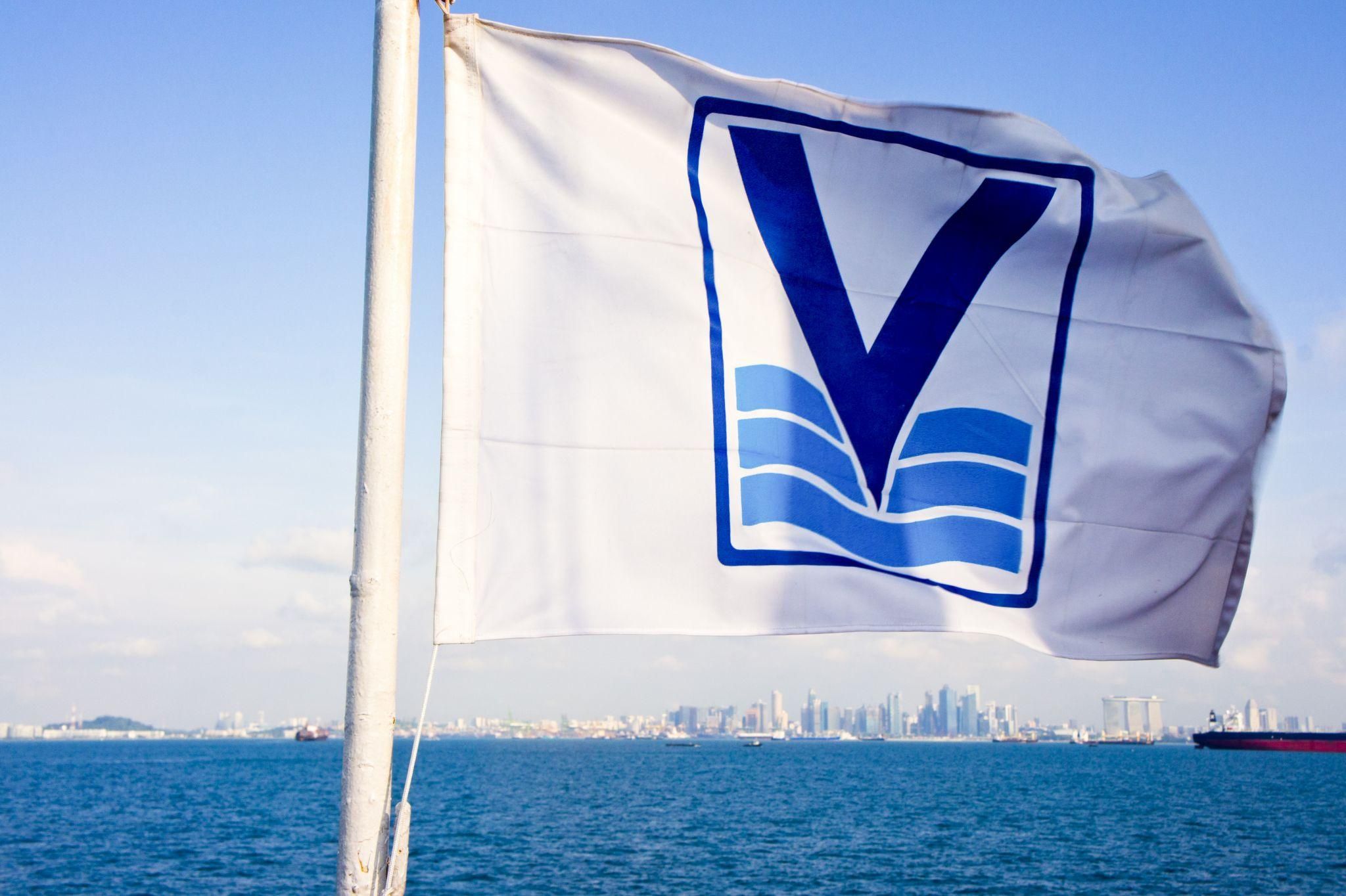 VROON flag in Singapore during passage on Vos Sound Apr 2012 bewerkt